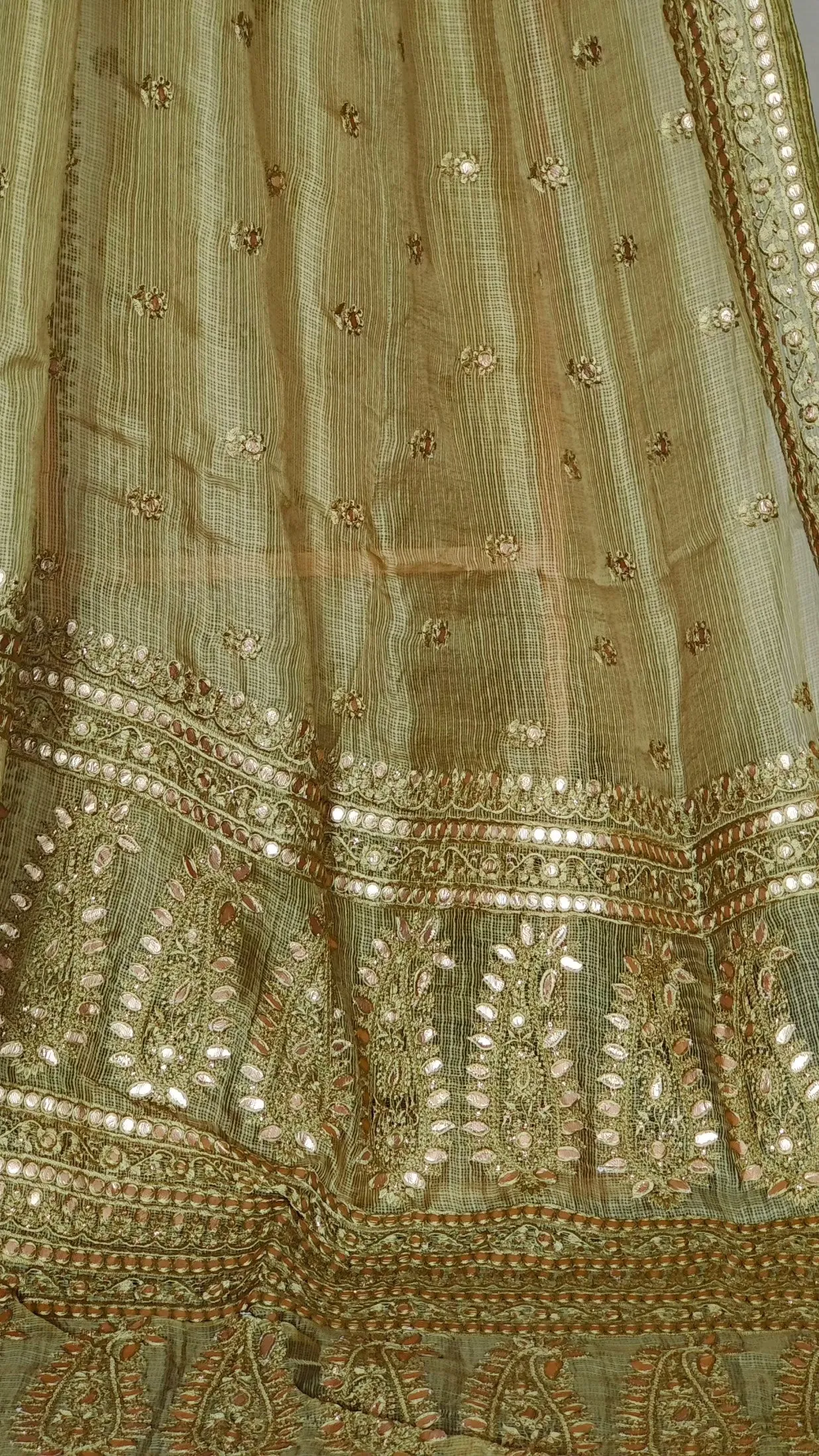 BADAN PE SITARE SAREE