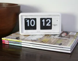 COMPACT DIGITAL CLOCK