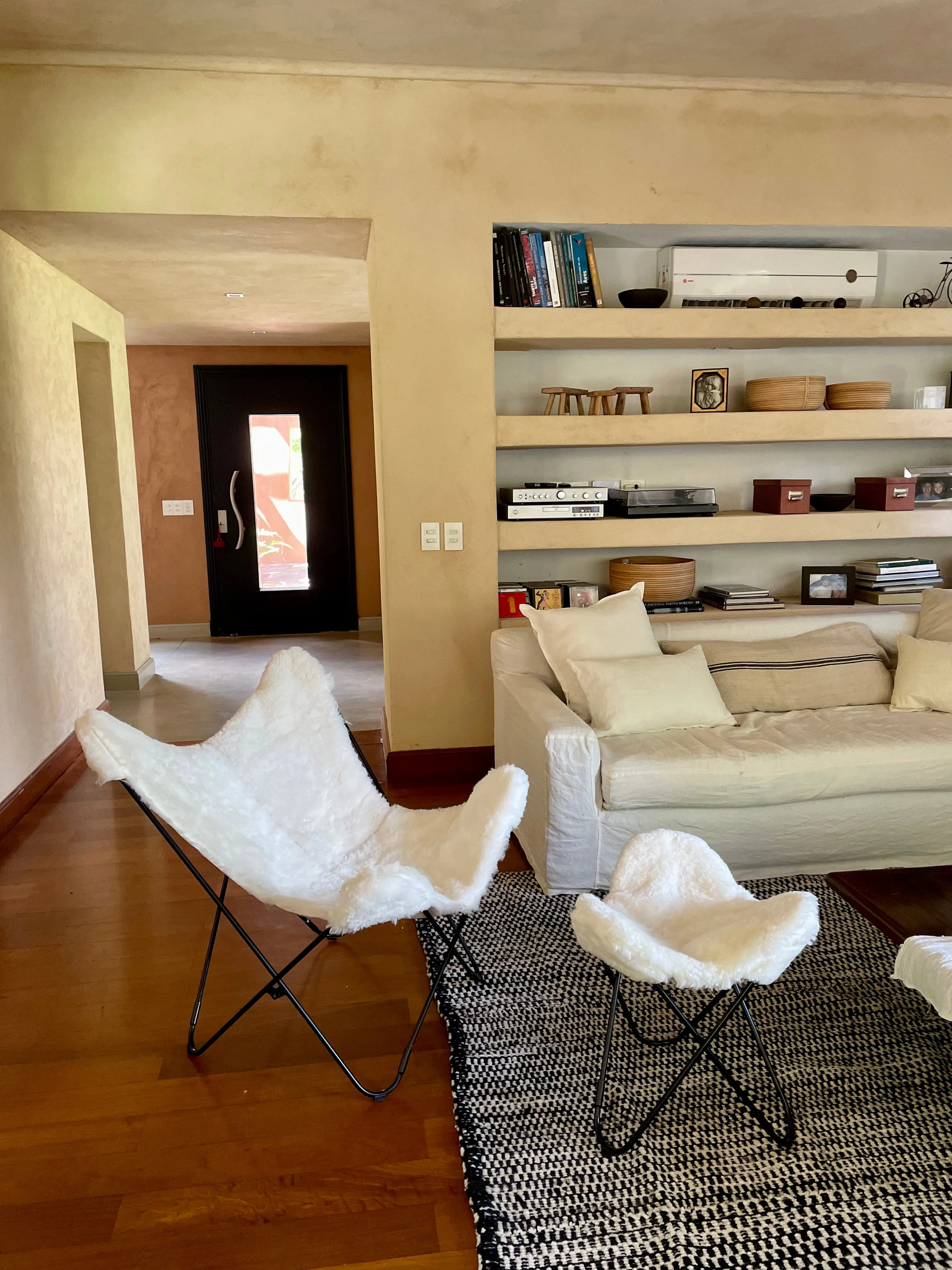 CUSTOM PATAGONIA WHITE COZY SHEEPSKIN SHEARLING BUTTERFLY CHAIR COVER