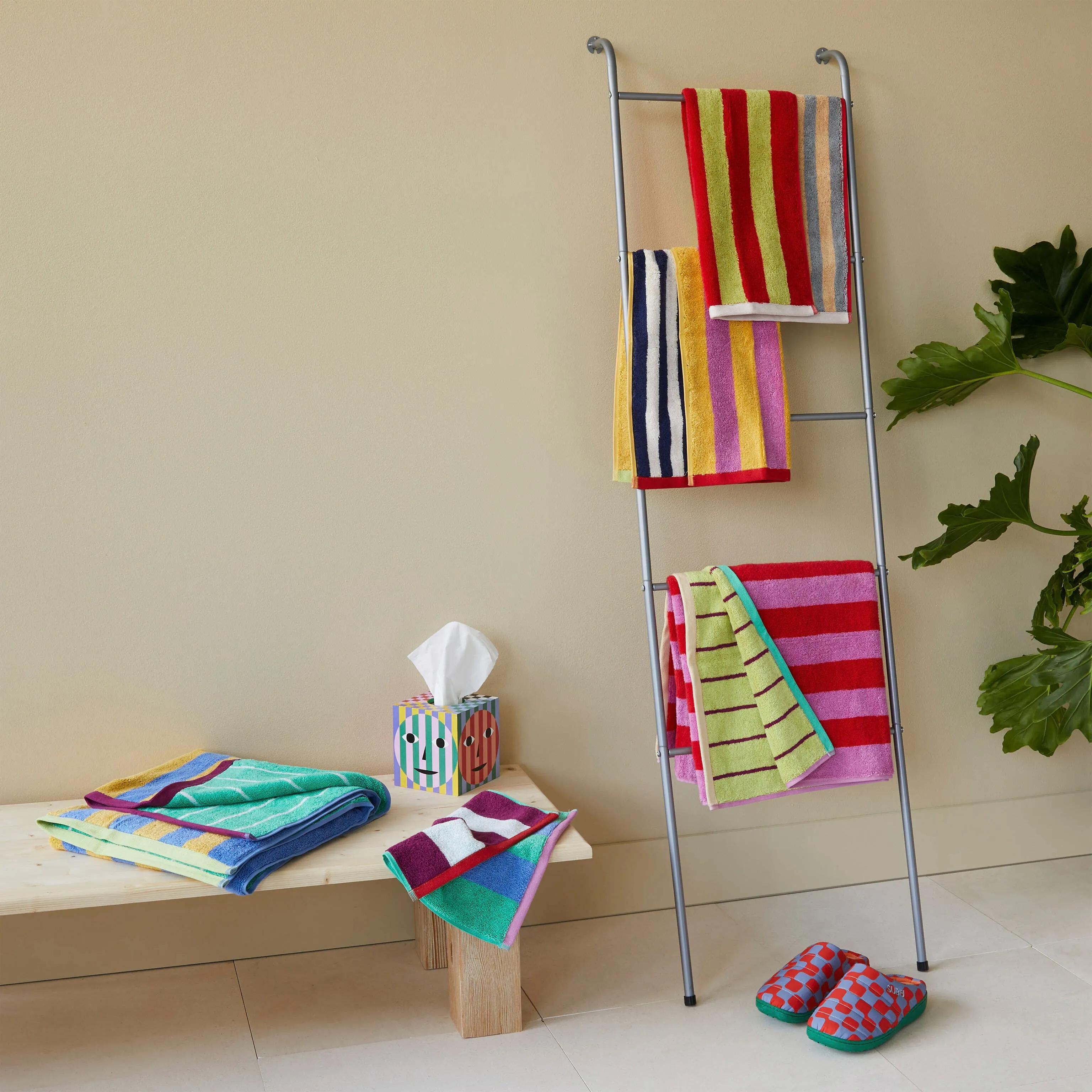 Dusen Dusen Bathroom Towel - Pink/ Red & Lime/ Purple