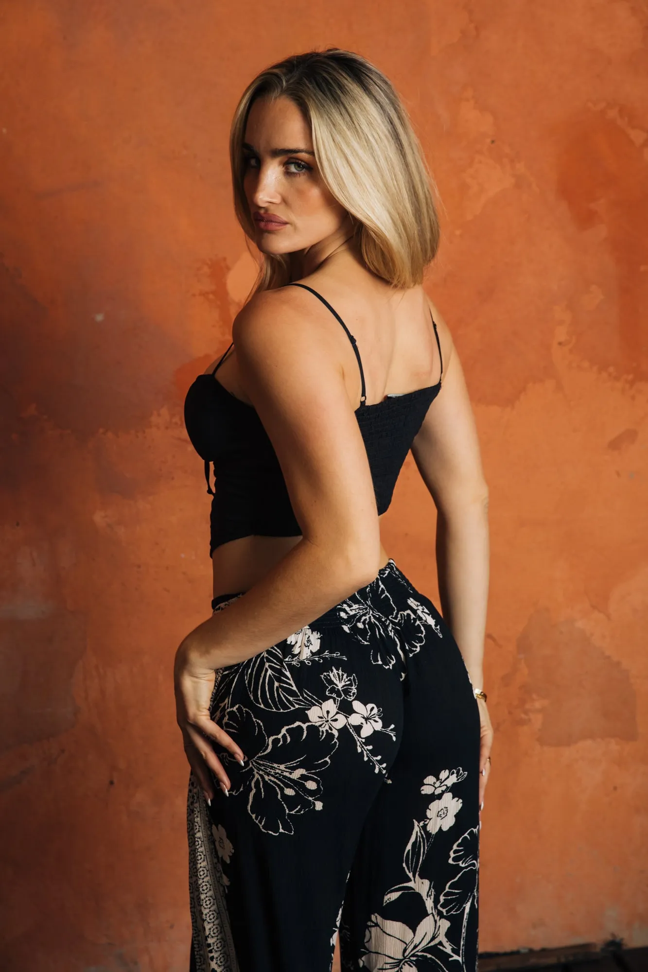 EVERYDAY TIE TOP - BLACK