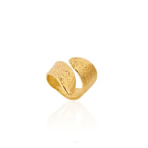 Gold Mistle Kiss Ring