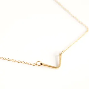 Little V necklace