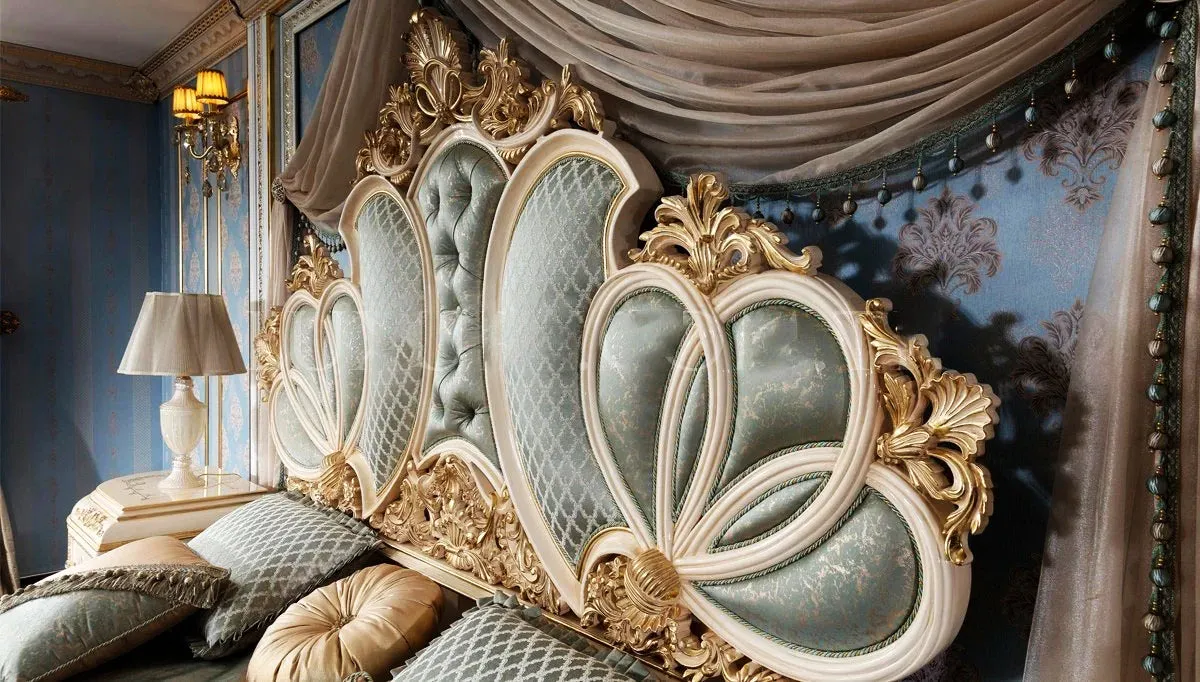 Luxury Antique European Style Solid Teak Wood Hand Carving Bed