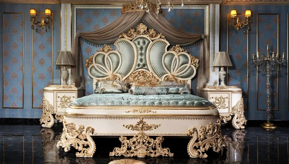 Luxury Antique European Style Solid Teak Wood Hand Carving Bed