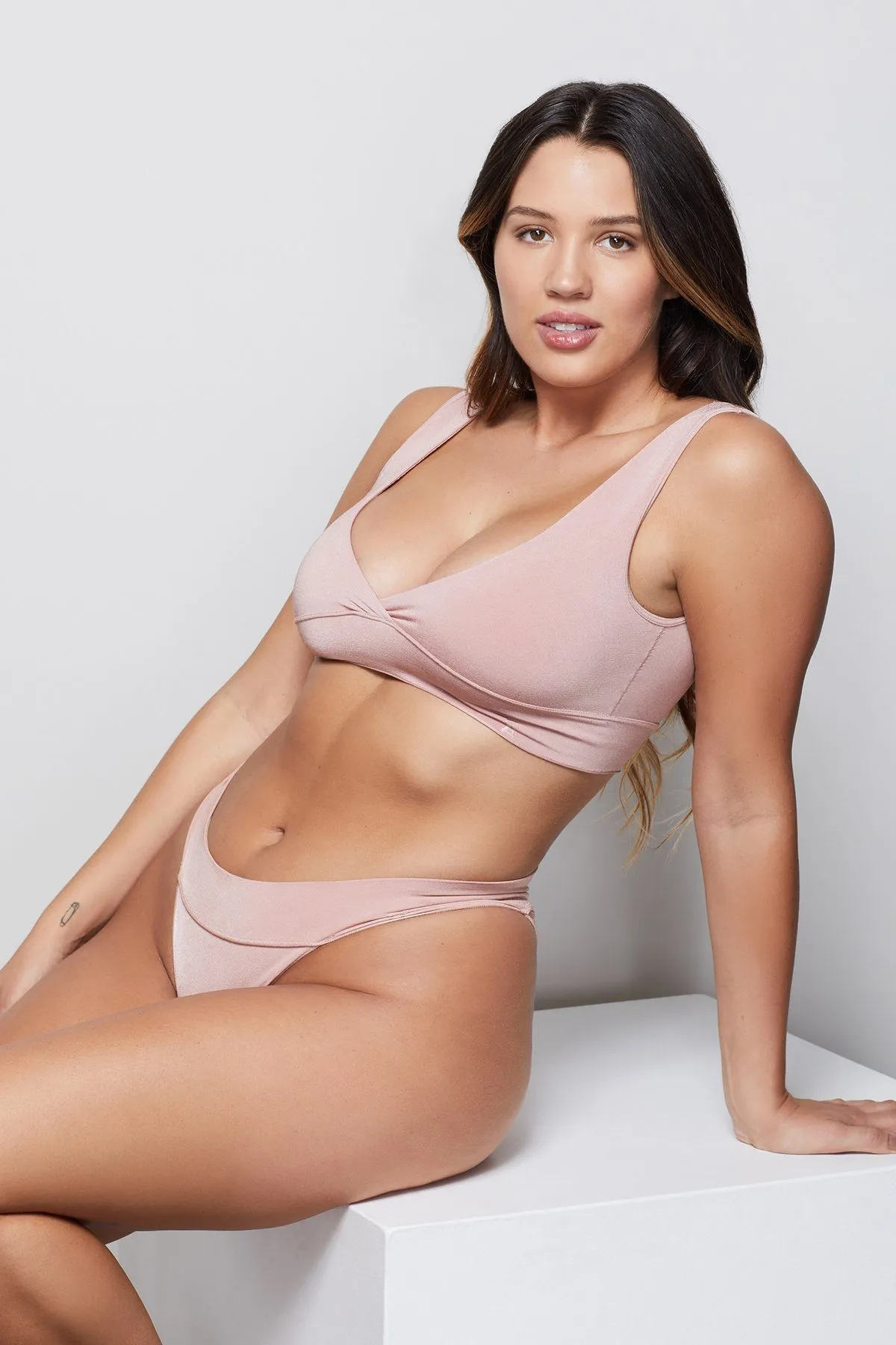 MEDIUM IMPACT CROSSOVER BRA | BLUSH001