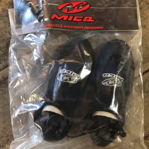 Mica Action Shoe Adult