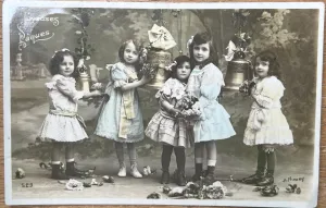 Roses and Easter Bells on 1907 French Easter Postcard.