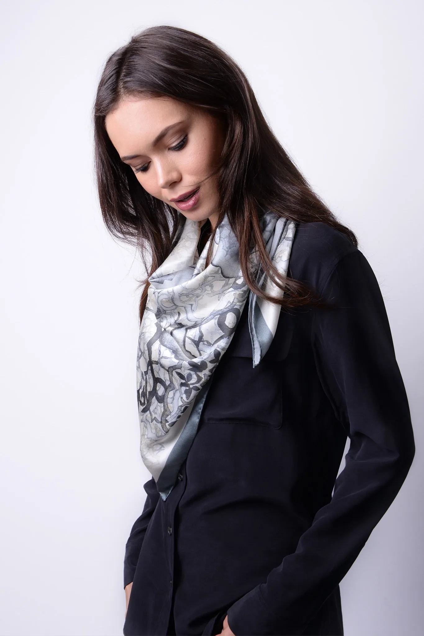 Silk Carre´ Syrian Tile Neutral Grey