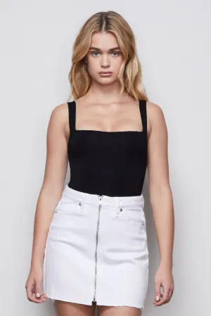 THE CONTOURED BODY | BLACK001