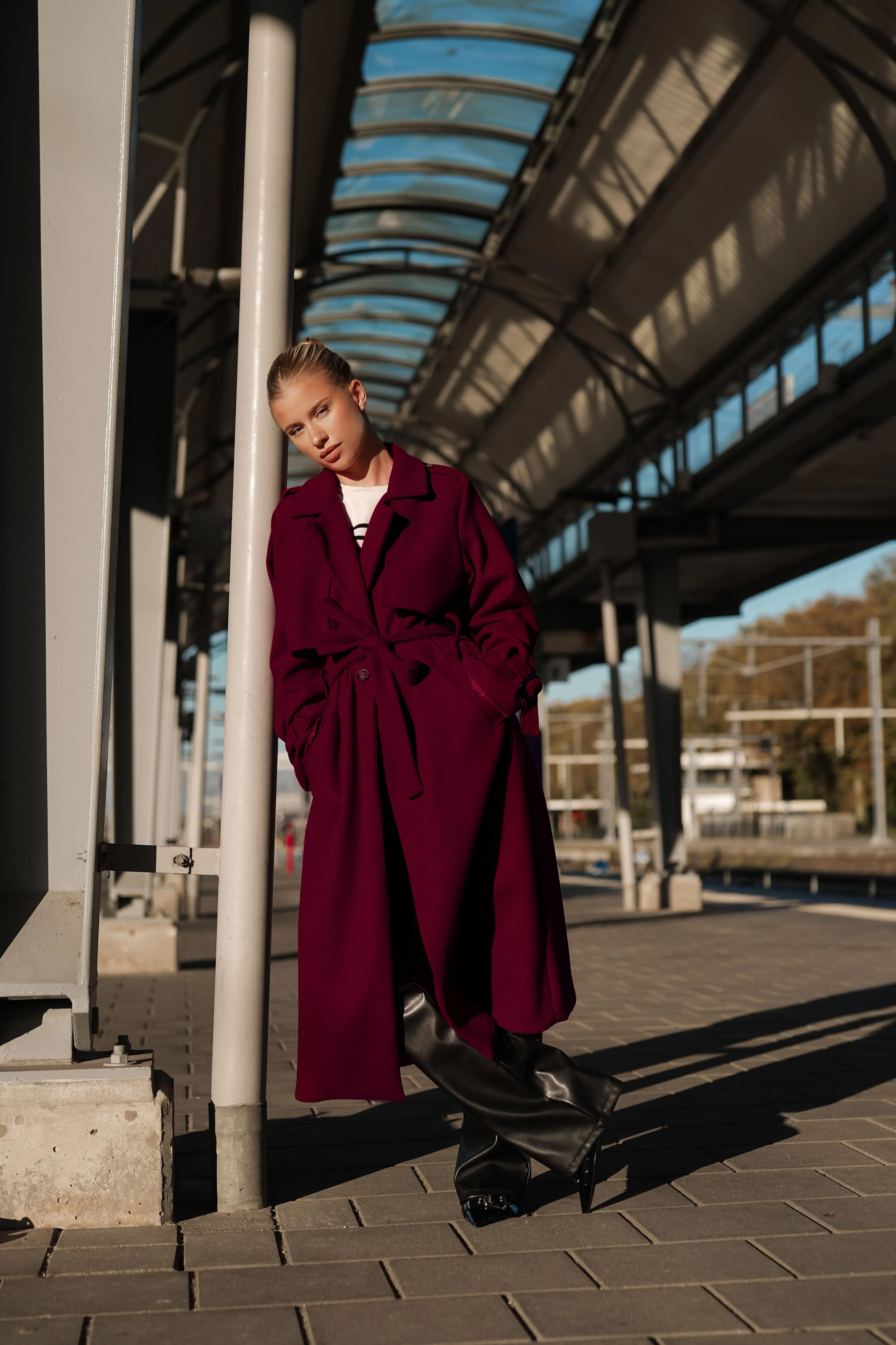 Trenchcoat dames lang burgundy - Yasmin