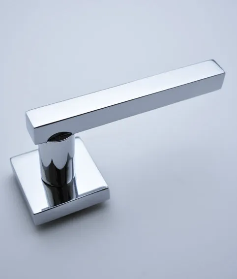 Trendy Lever on Rose