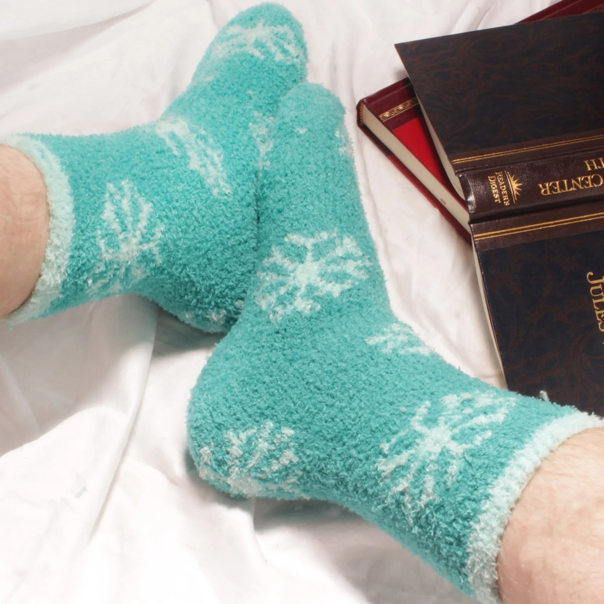 Women's M/L/XL Super Soft Warm Cozy Fuzzy Snowflake Home Socks - 4 Pair